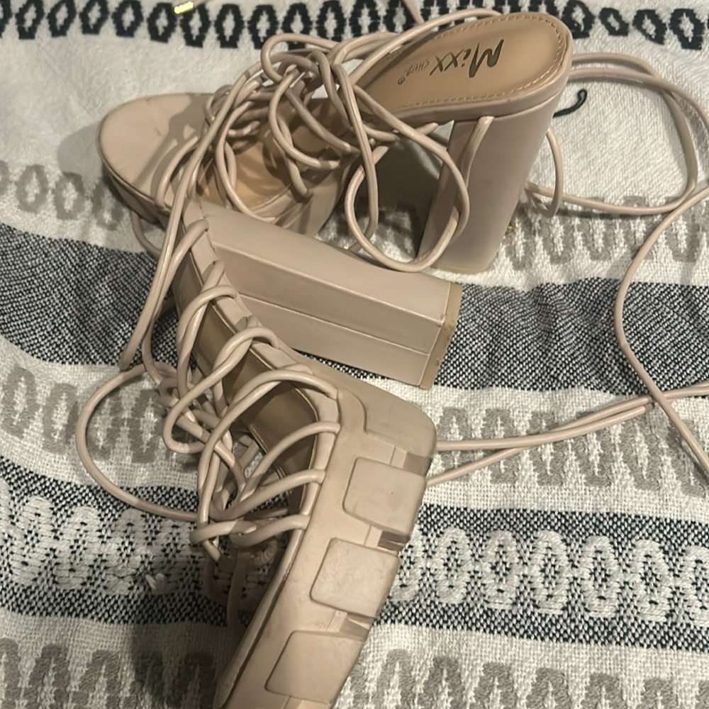 Used - Picture 2 of 2